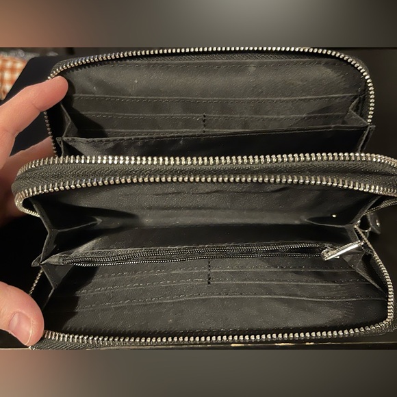 Tommy Hilfiger Wallet! - Picture 2 of 5